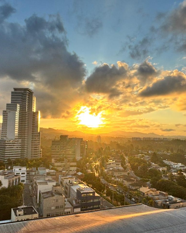 Vista livre para o pôr do sol no apartamento Level Alphaville 123 metros